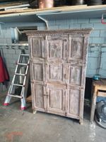 antikes Renaissance Kabinett, alter Kleiderschrank