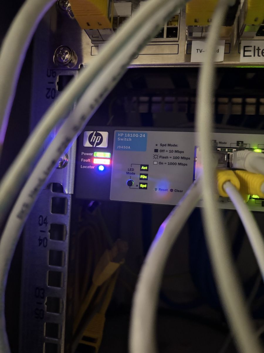 Hewlett Packard Hub & Switch: HP 1810G-24 Switch J9450A – Difettoso da Aeschi SO venduto da Bluemail 2