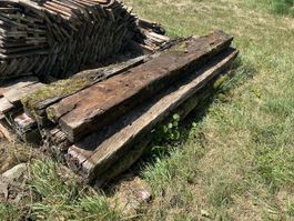 Lot antiker Eisenbahnschwellen Holzbalken