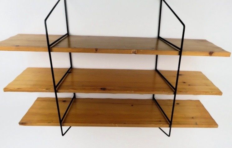 Regale: Holzregal mit Wandhalterung – Gebraucht aus Zürich von leo_d9mh
