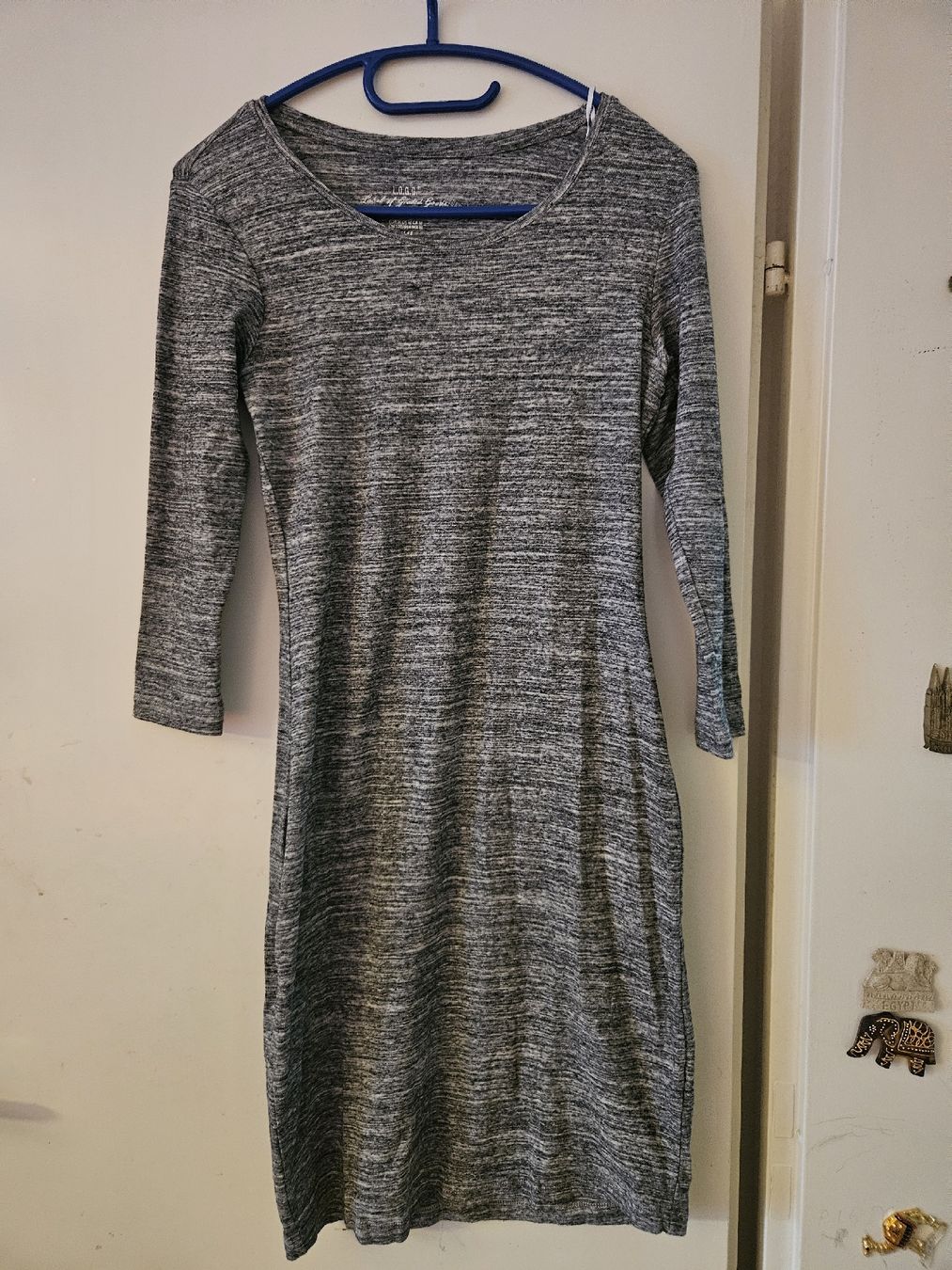 Robes: Grau meliertes Kleid, Grösse L, langarm – D'occasion à Horw par Zedy01