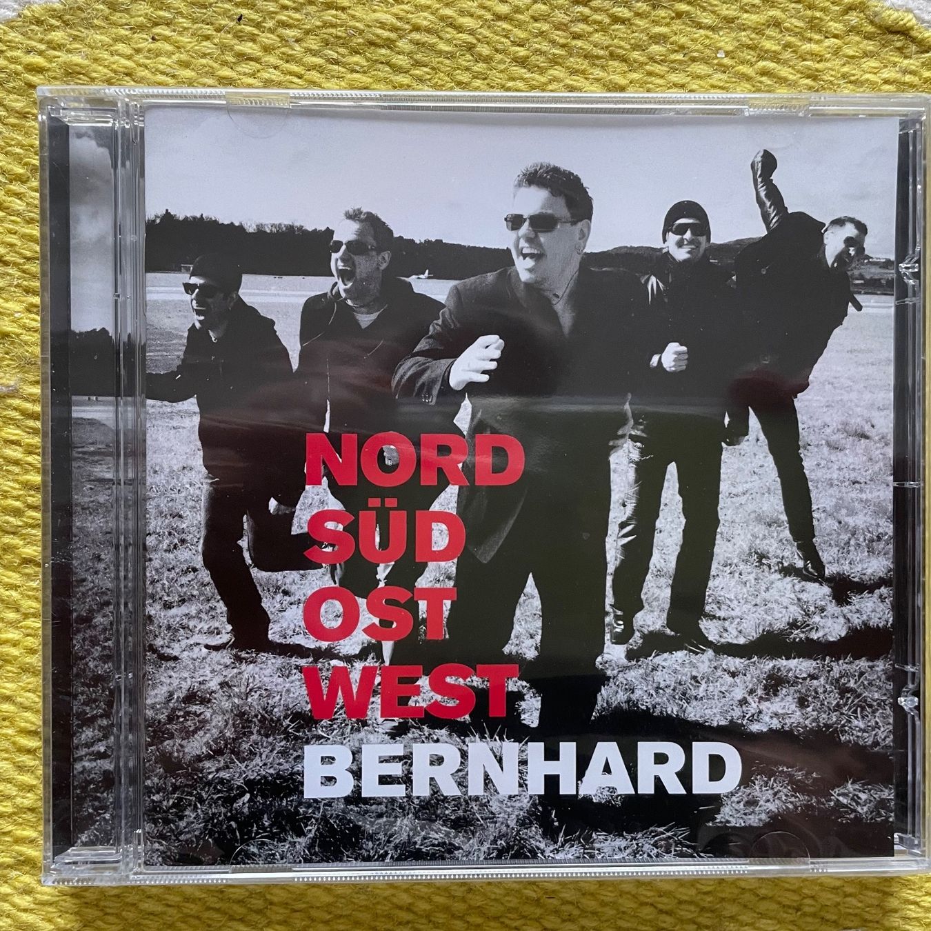 CD: BERNHARD-(NEU)NORD SÜD OST WEST – Nuovo e nell'imballaggio originale da Rorschacherberg venduto da CD-Roli