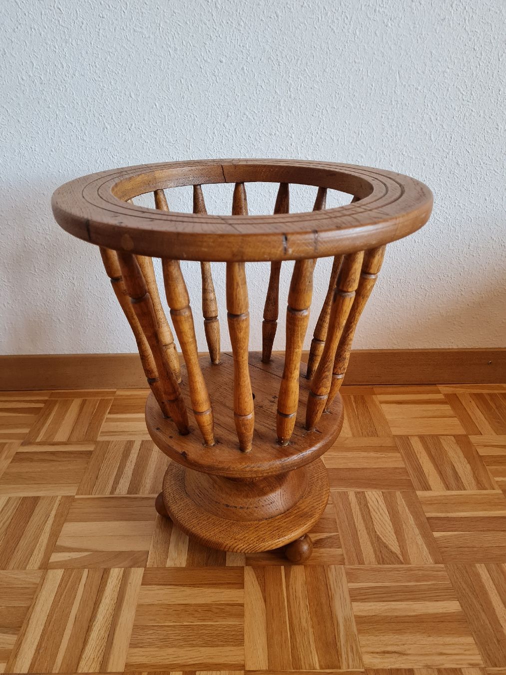Tutte le decorazioni: Vintage Holz-Blumenständer – Usato da Maur venduto da Tashi010