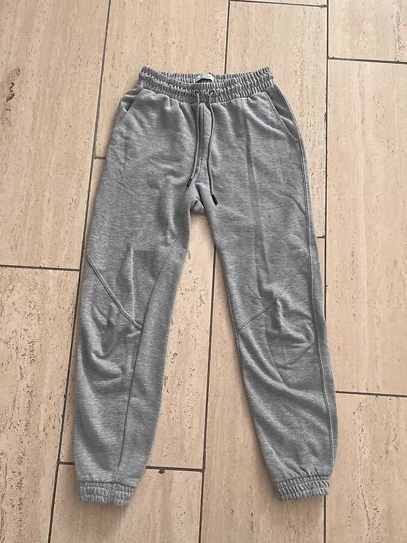 Pantalons: Trainerhosen grau – D'occasion à Berikon par Alice_z