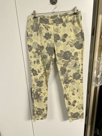 Hose mit Blumenmuster, Grösse XL (Gr. 40 - siehe Maße).