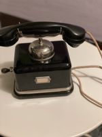 Téléphone ancien à manivelle, pièce de collection