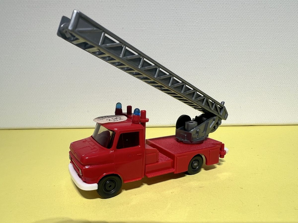 Wiking Modellini d'auto: Wiking Opel Blitz FW Drehleiter 1/87 – Nuovo (secondo la descrizione) da Weinfelden venduto da Kammerflimmern 1