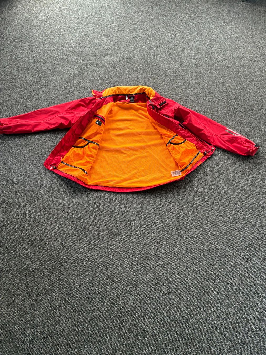 Adidas Giacche: ADIDAS Regen und Windjacke – Usato da Gondiswil venduto da wuek68 2
