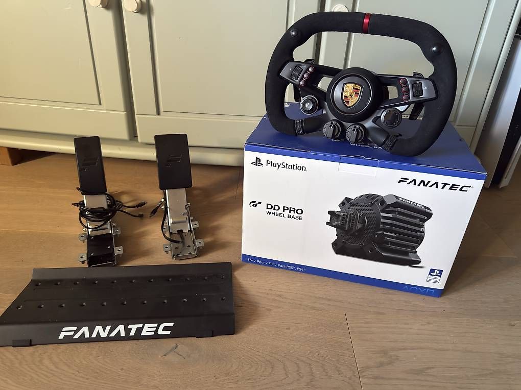 Fanatec Console: Fanatec DD Pro Wheel Base 8nm Porsche Lenkrad Pedale – Nuovo (secondo la descrizione) da Sigriswil venduto da nic_q2sc