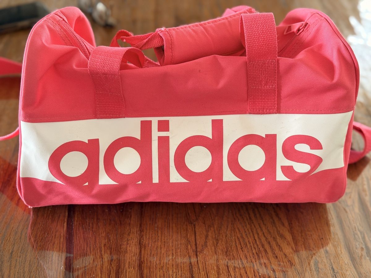 Adidas Taschen für Damen: Sporttasche Adidas – Gebraucht aus Zürich von Gadgets2020 1