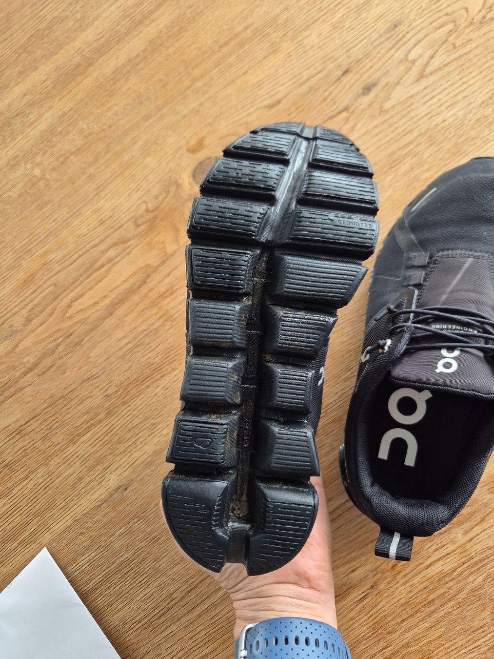 On Damenschuhe: Neuwertiger wasserfester On Cloud Grösse 37 – Gebraucht aus Tuggen von Sarabaet 4