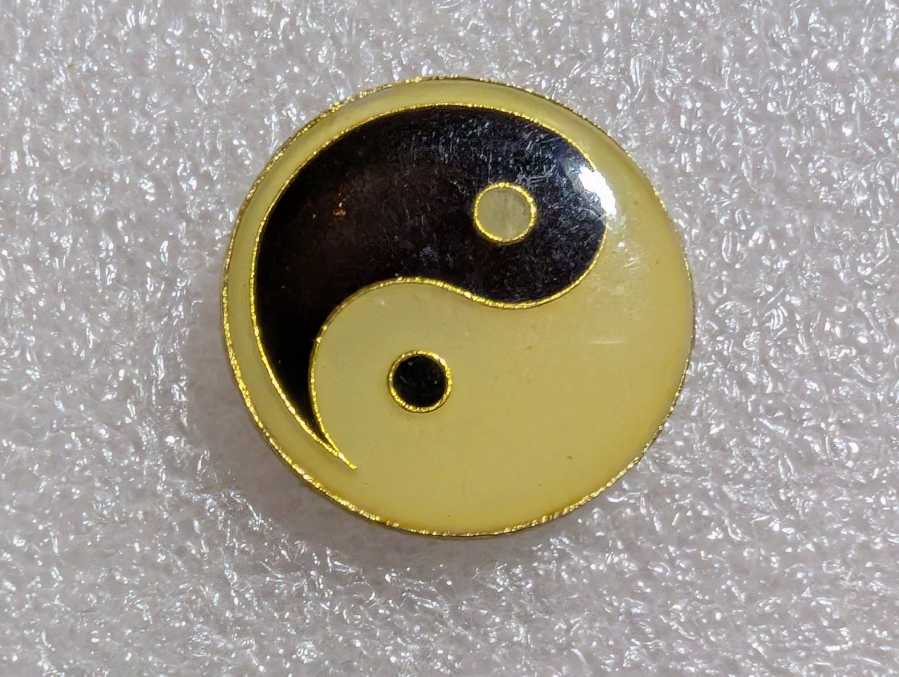Placchette & Badge: Ansteckpin 144: Ying und Yang – Usato da Oppligen venduto da Pin-Fall-Shop