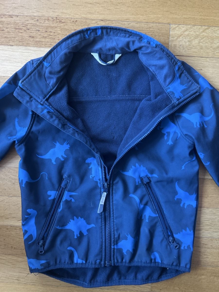 H&M Jacken & Mäntel: H&M Kinder Softshelljacke Dinosaurier Gr. 122 – Gebraucht aus Basel von Isi_takes_it_easy 2