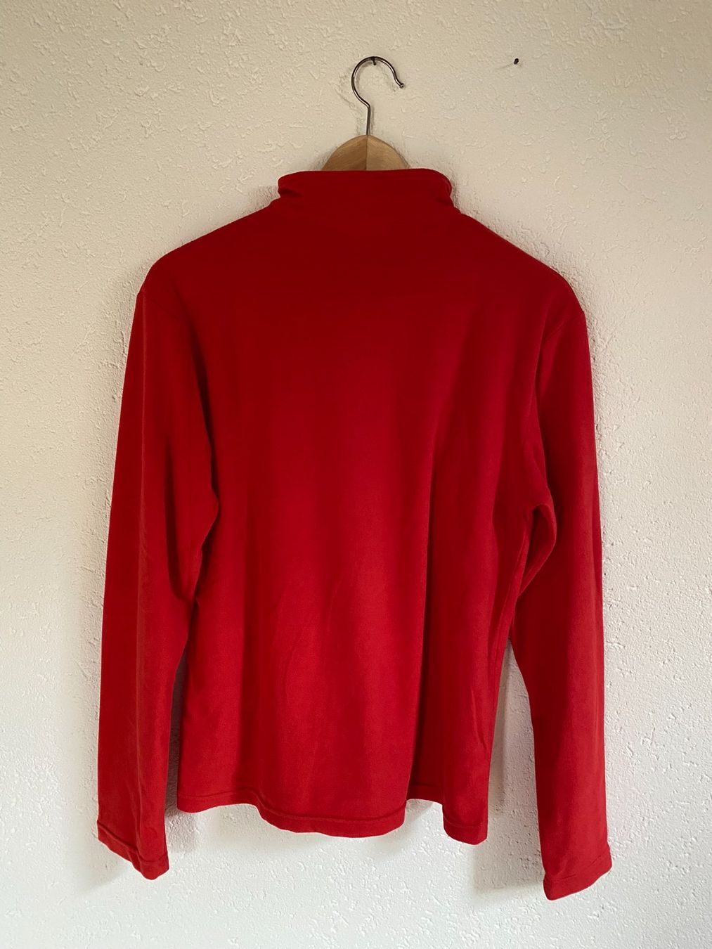 Pullover & Sweatshirts: Pull thermo rouge avec col montant et fermeture éclaire – Gebraucht aus Delémont von elena_neuhaus 1