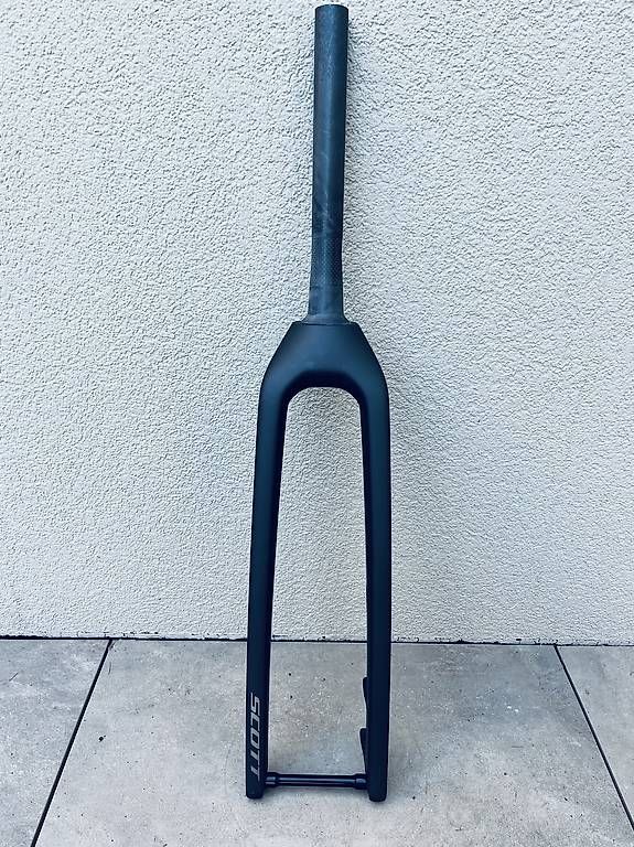 Pièces détachées: Fourche Rigide Scott Scale – D'occasion à Villarbeney par Purit0