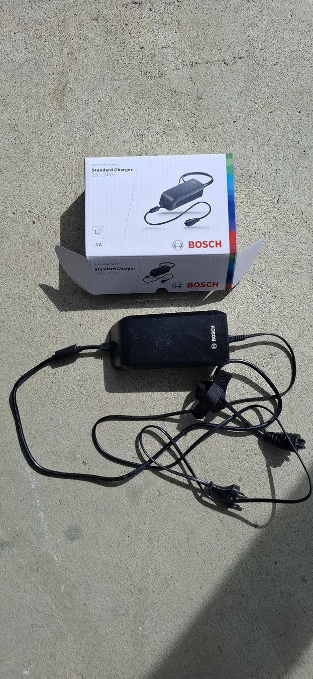 Bosch Caricabatterie: bosch Standard charger 4a  – Usato da Auenstein venduto da Kleinerpoet