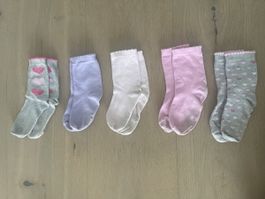 5 Paar Mädchen Socken, Grösse 31-34, guter Zustand