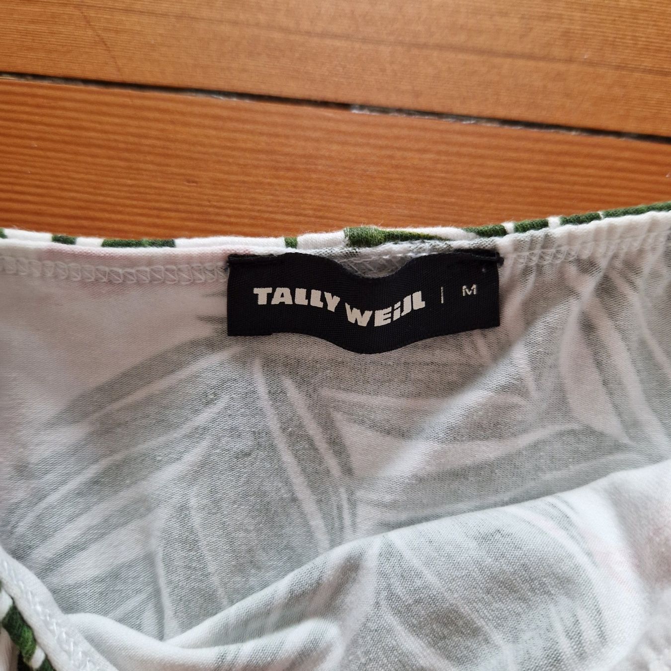 T-shirt: Schulterfreies tshirt Gr. M – Usato da Muttenz venduto da bebbi523 1