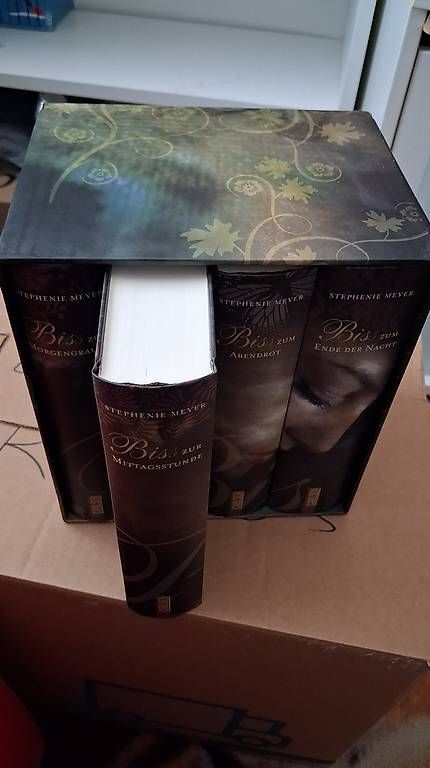 Livres: STEPHENIE MEYER - Buchreihe "Biss" (Twilight) – D'occasion à Lyss par Be_Rady 2