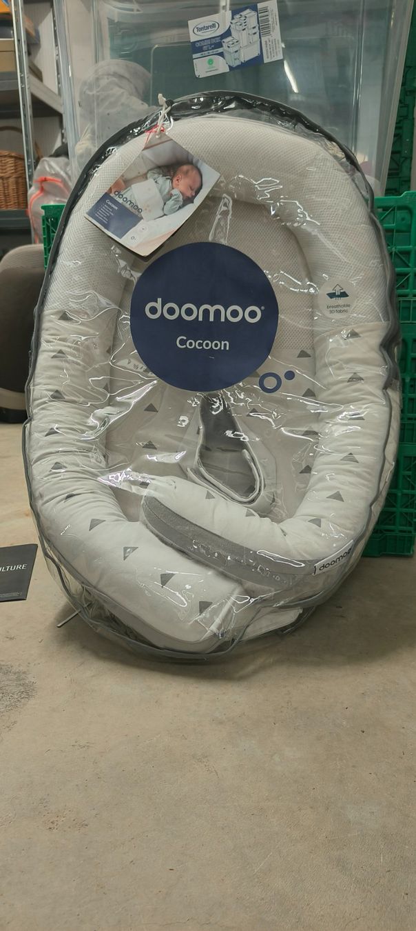 Matratzen: Cocon pour bébé Doomoo blanc motif triangles occasion – Gebraucht aus Wabern von ingenio3972