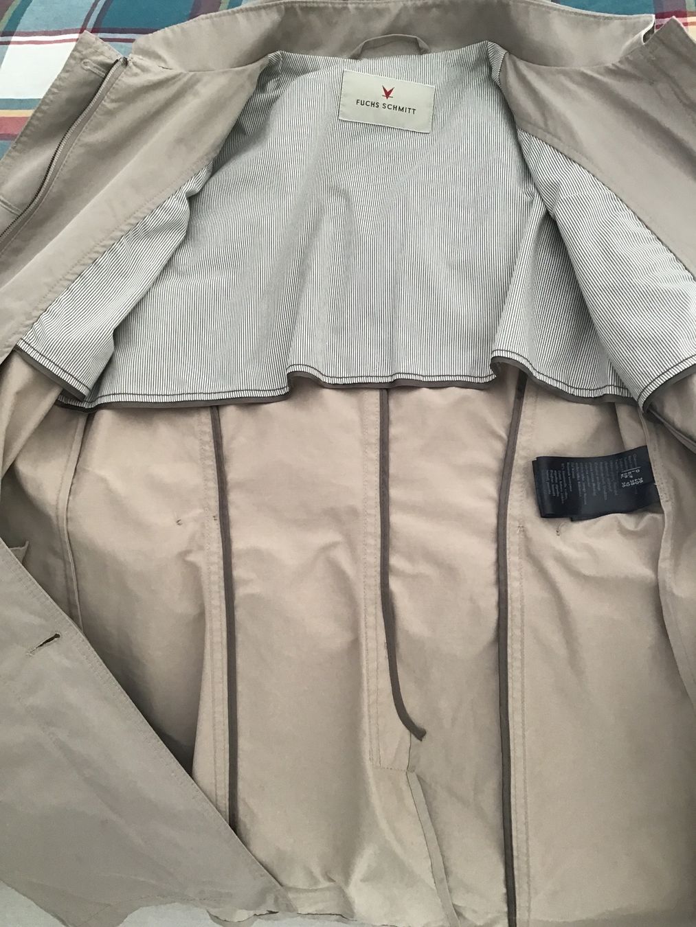 Fuchs Schmitt Cappotti: FUCHS SCHMITT REGENMANTEL KURZ BEIGE GR. 36 – Usato da Glattfelden venduto da ire_w6h2 7