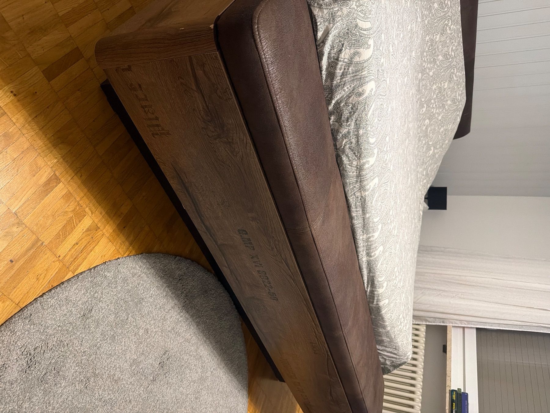 Nachttische: Nachttisch und Bett – Gebraucht aus Ettingen von car_7mv7 2