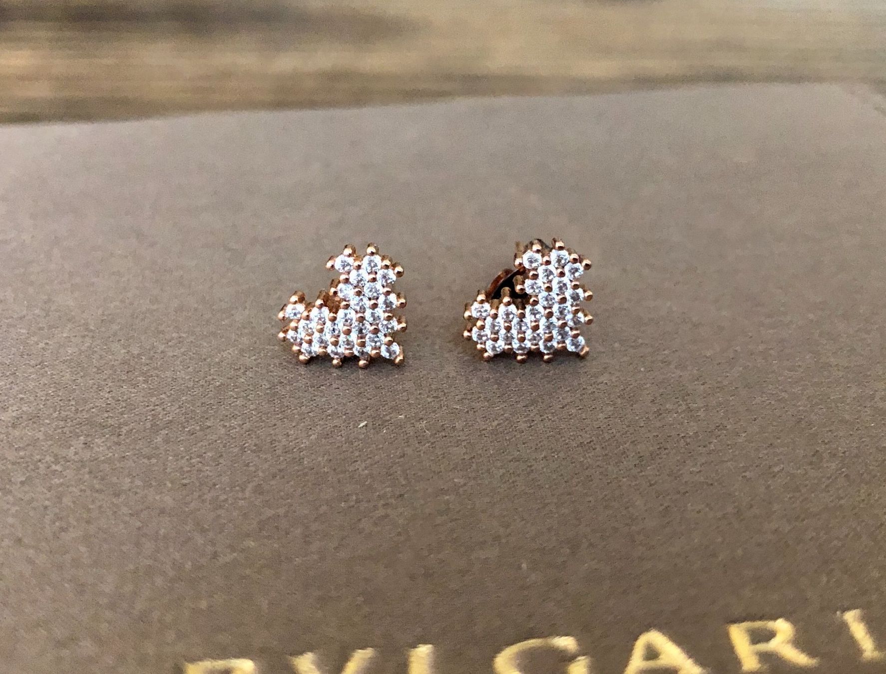Ohrringe & -stecker: Ohrringe Ohrstecker Pixel Herz rosé mit Strass – Gebraucht aus Berg am Irchel von Zweiti_Chance