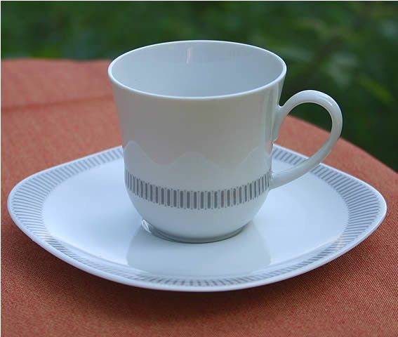 Tasses: Kaffeetasse mit Unterteller, Langenthal, vintage – D'occasion à Weggis par Mylemontree