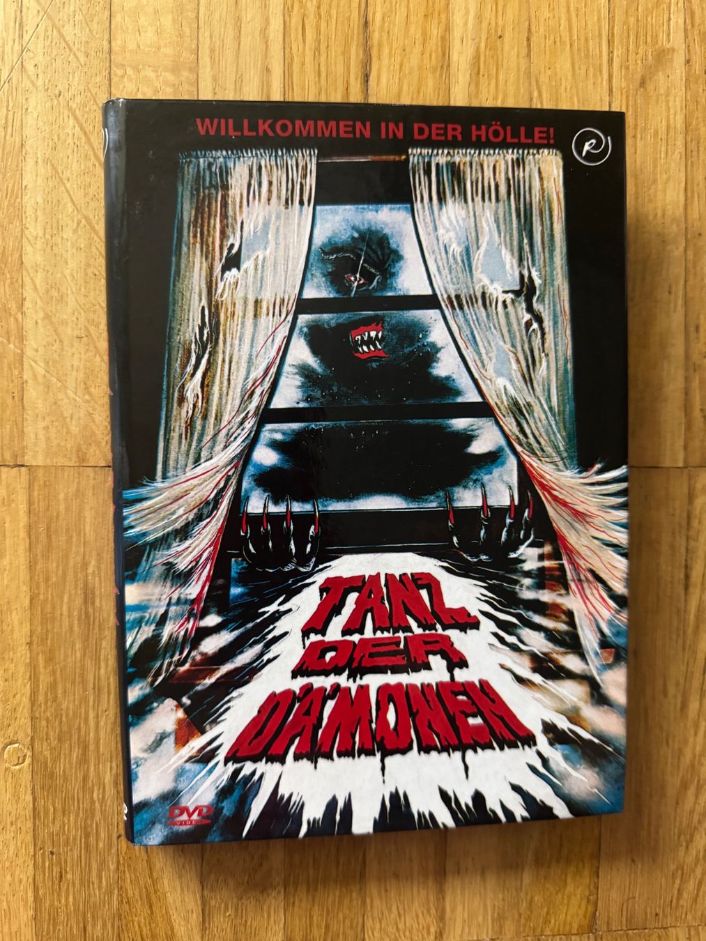 Tutti i DVDs: TANZ DER DÄMONEN. (DVD/HARTBOX) – Usato da Basel venduto da san_2qlq