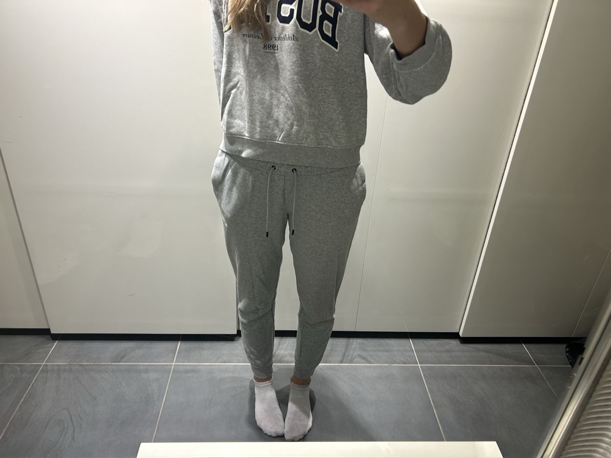 Nike Pantaloni: Nike Jogginghose – Usato da Niederurnen venduto da hee_s95t