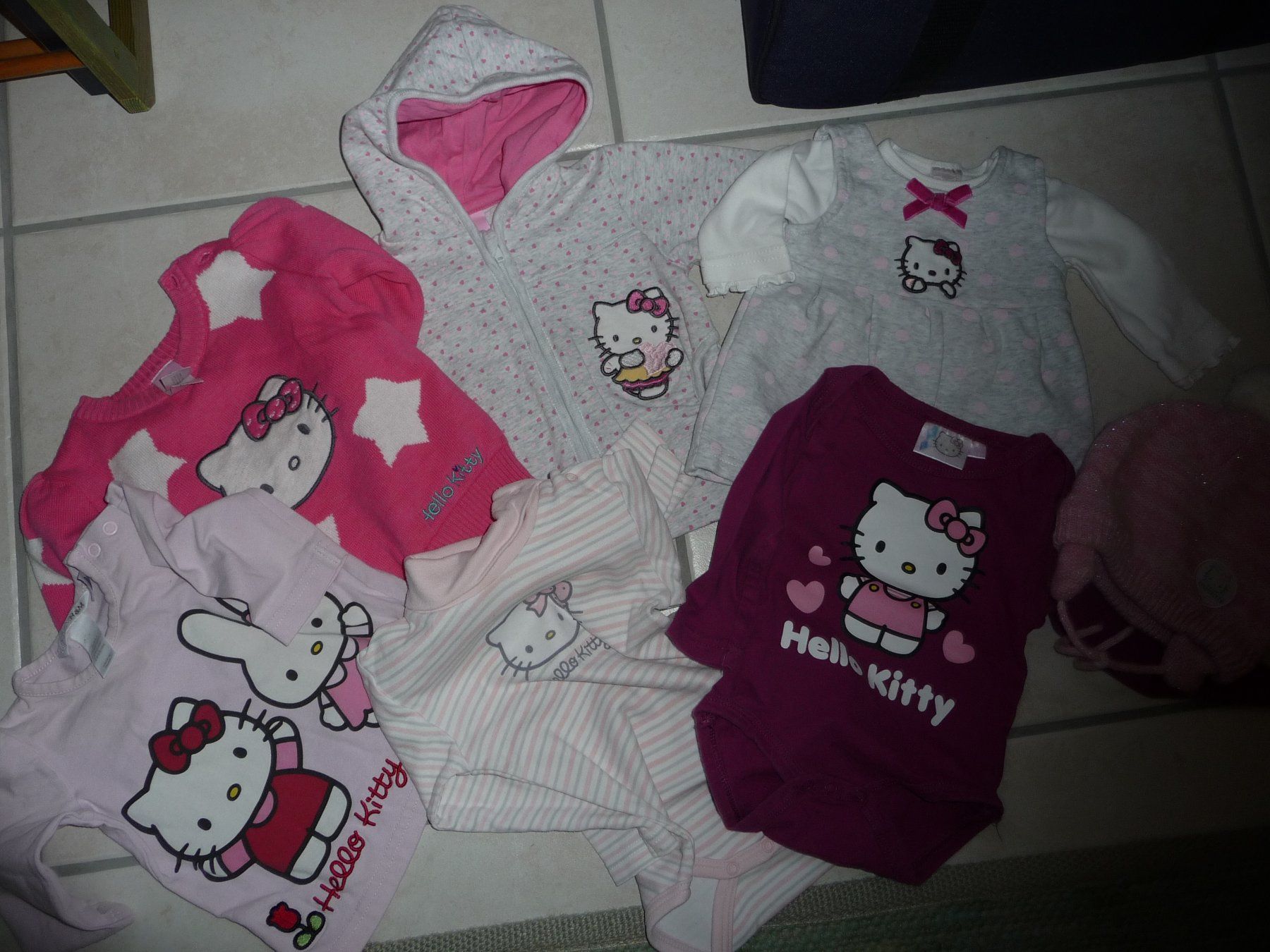 Hello Kitty Lotti & Set di vestiti: Bebekleidli Gr. 56-68 Hello Kitty – Nuovo (secondo la descrizione) da Kirchberg BE venduto da lavendel02