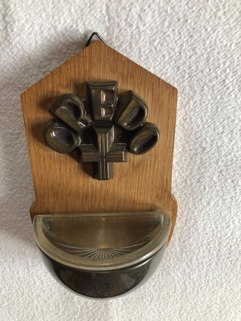 Altri gioielli: Antiker Weihwasserkessel "CREDO" Messing Holz – Usato da Schübelbach venduto da Dolly990_2