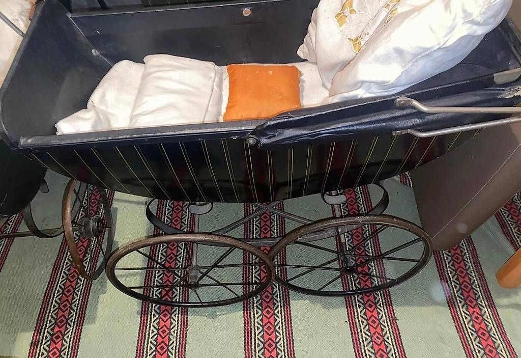 Carrozzine: Alte Kinderwagen  – Usato da Winterthur venduto da felicia15