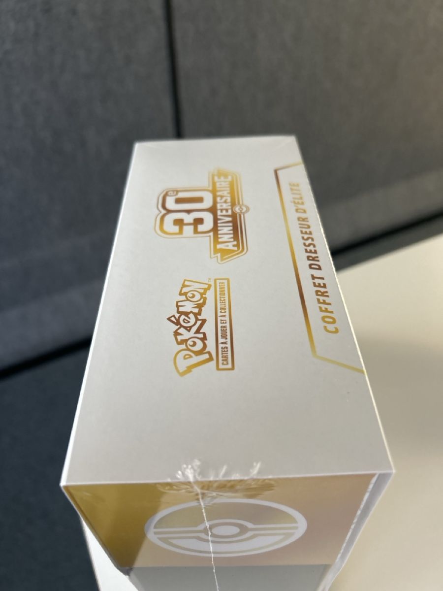 Pokémon Carte collezionabili: 30th ETB Französisch – Nuovo e nell'imballaggio originale da Pratteln venduto da dav_7ccc 3