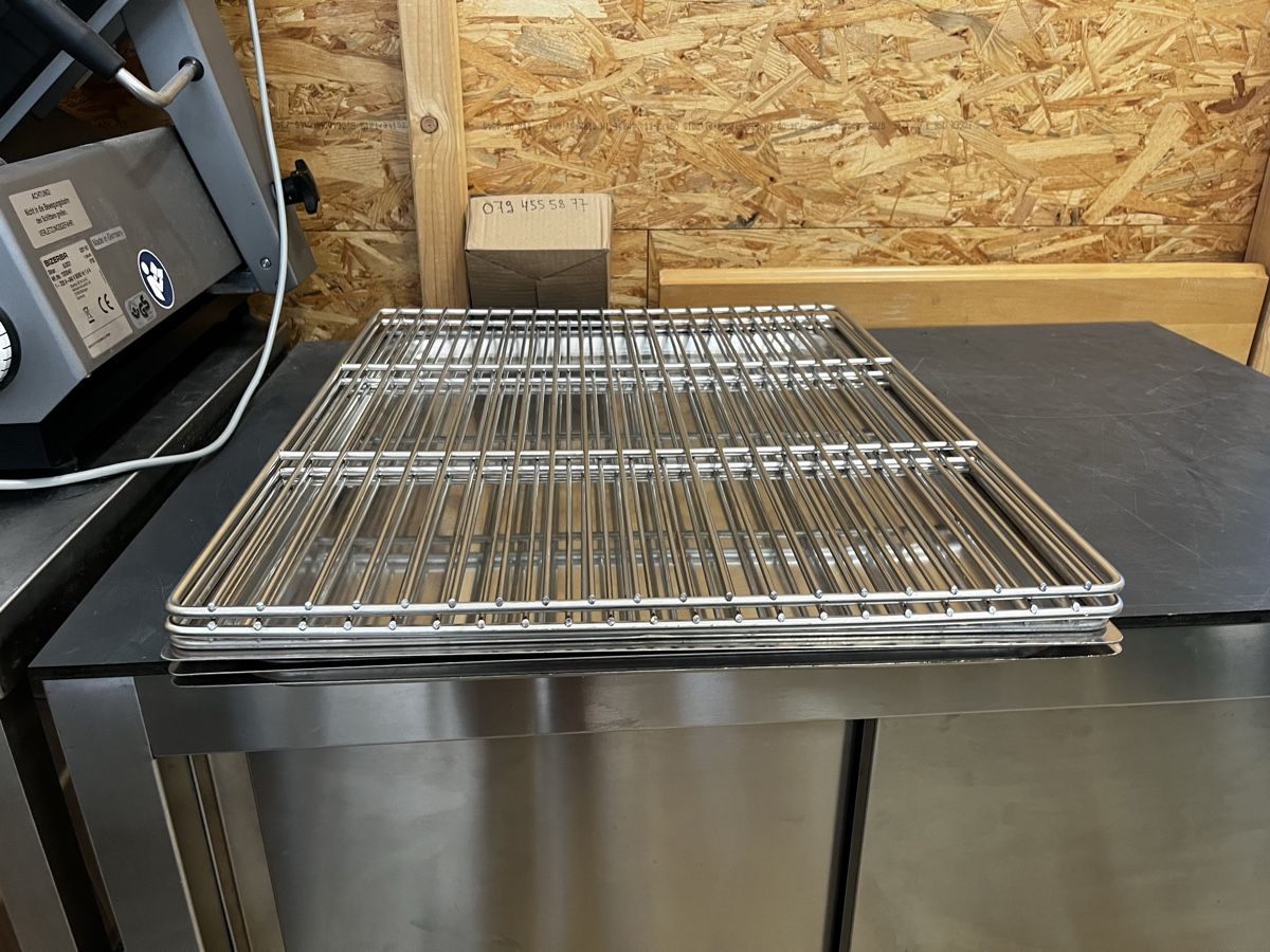Elettrodomestici da cucina: 6 x 2/1 GN 3 davon Gitterroste  – Usato da Dittingen venduto da Cervolino77 2