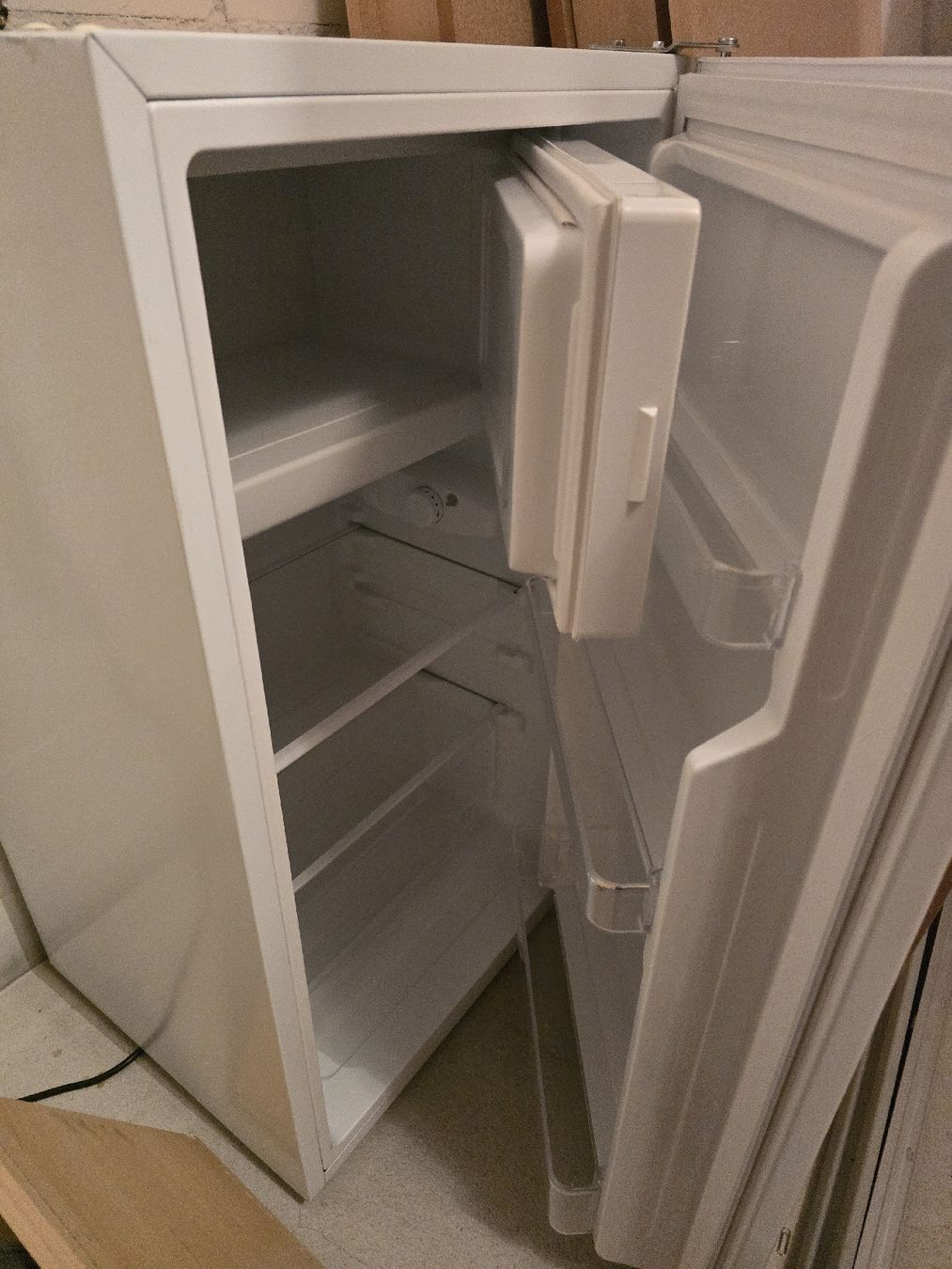Réfrigérateurs: Comfee Kühlschrank mit Gefrierfach – D'occasion à Würenlos par aro_r929 2