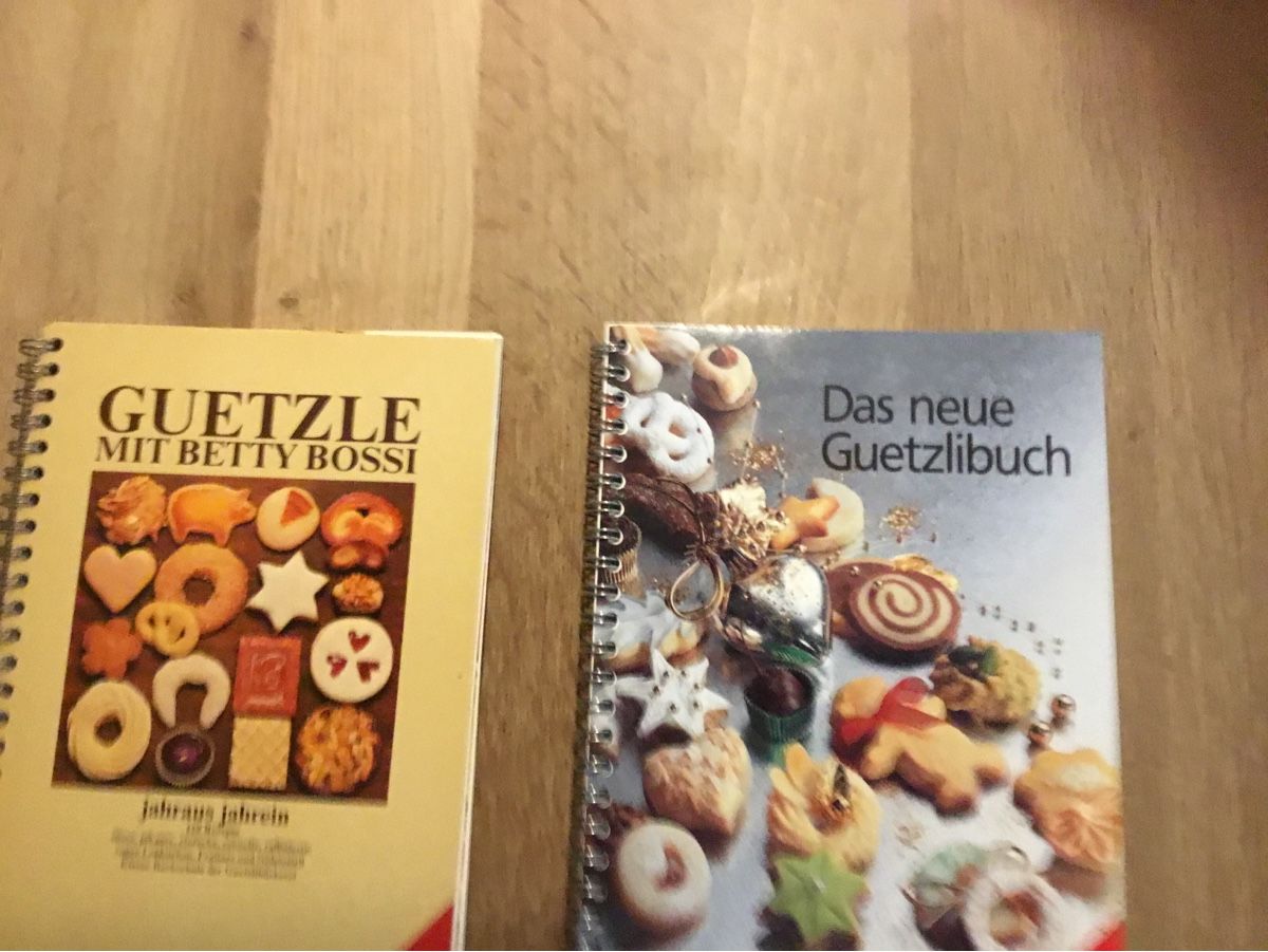 Libri: 2 Betty Bossi Guetzle Bücher – Usato da Triesen venduto da Trisuna