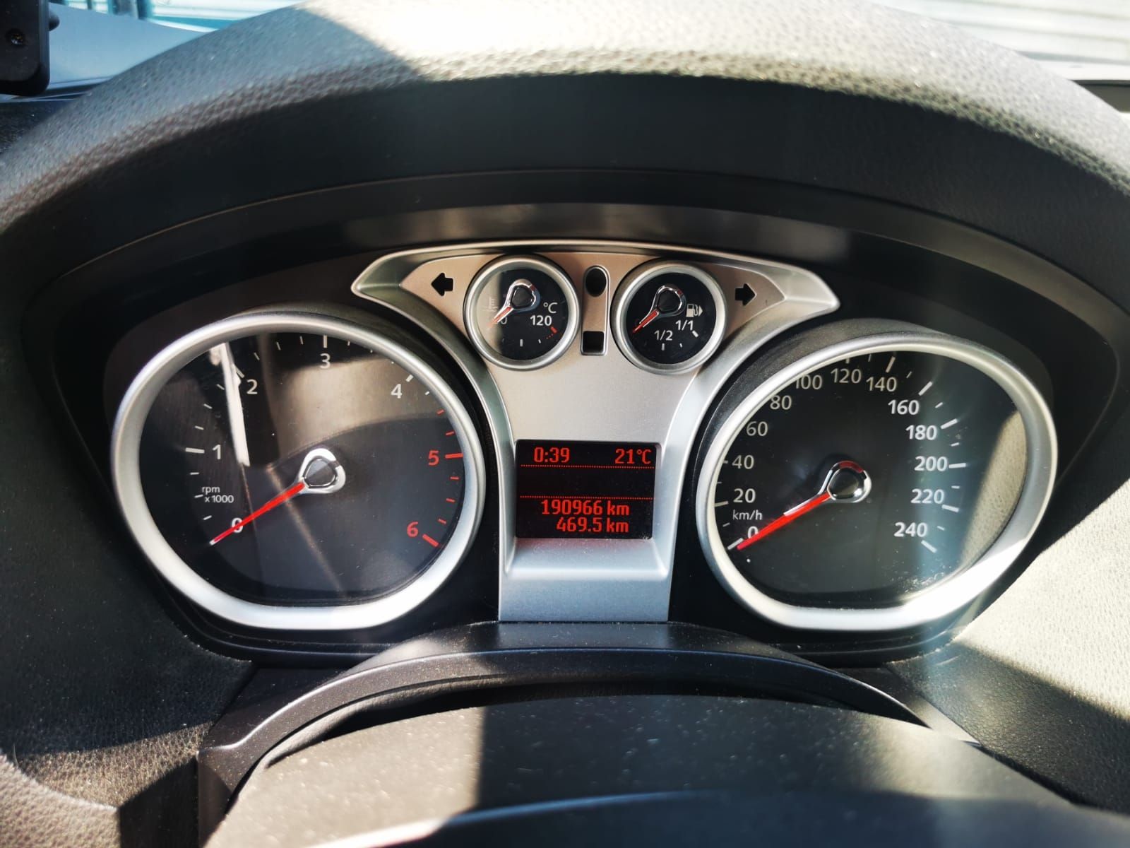 Ford Automobili: Ford Kuga 2.0 TCDI 4x4 – Usato da Gossau SG venduto da rotestahlsau 9