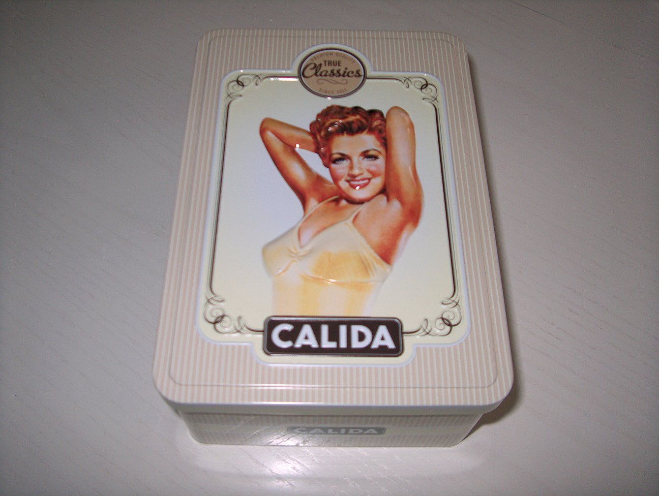 Toutes les décorations: Wunderschöne Blechdose  CALIDA – D'occasion à Buochs par Jenymak