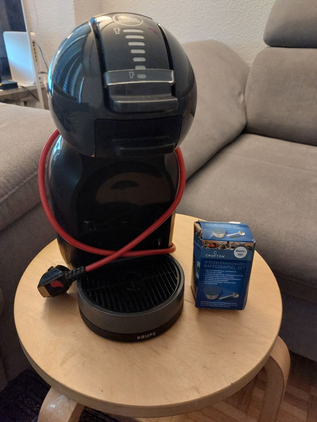 Nescafé Kaffeemaschinen & Espressomaschinen: Nescafe Dolce Gusto kaffeemaschine – Gebraucht aus Allschwil von akbarfarshori