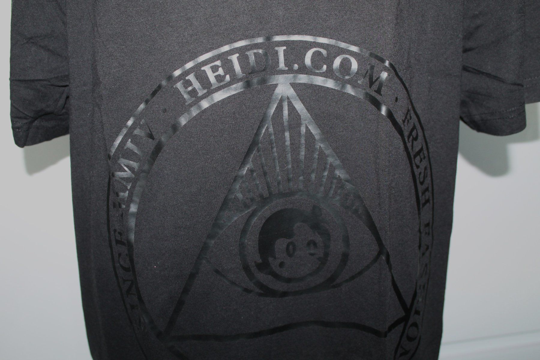 T-shirt: T-Shirt heidi point com taille L – Nuovo (secondo la descrizione) da Chez-le-Bart venduto da jasse 1