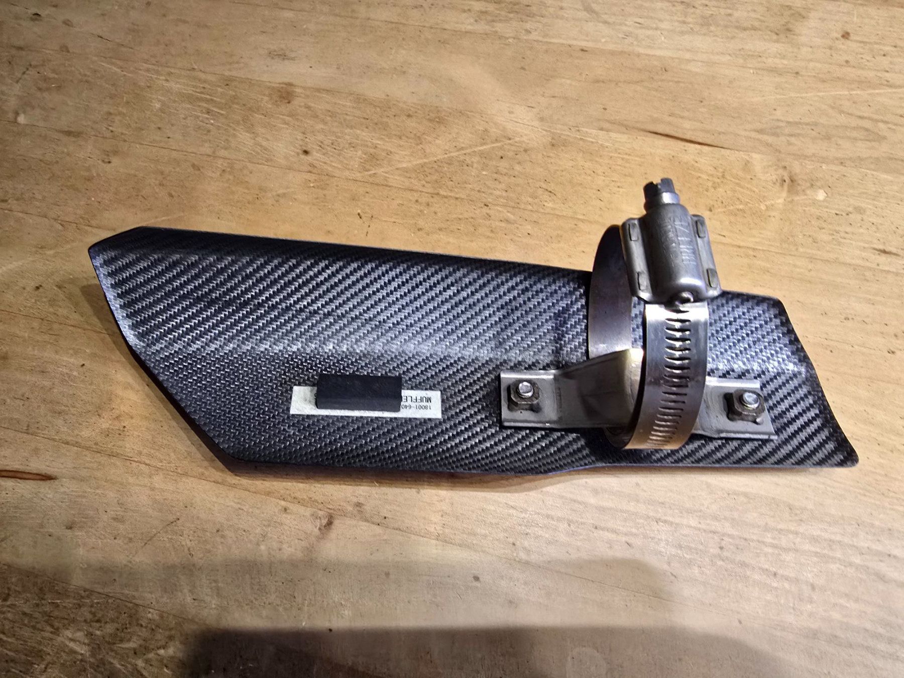 Suzuki Tutti i ricambio per moto: Motorrad Carbon-Auspuffabdeckung – Usato da Wettingen venduto da halloween01 6