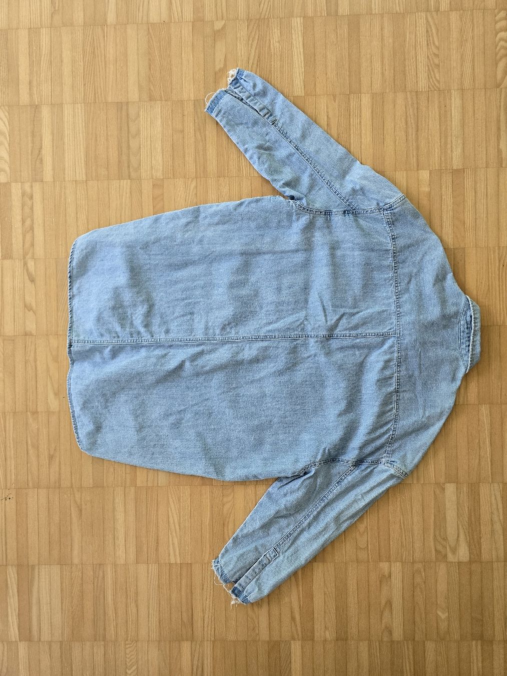 Camicie: Cooles Jeanshemd -jacke im Oversize Look – Usato da St. Gallen venduto da A.W.128 2