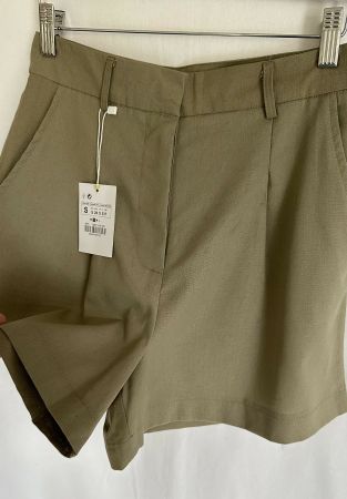 Kurze klassische Hose, classy Shorts khaki grün XS / S