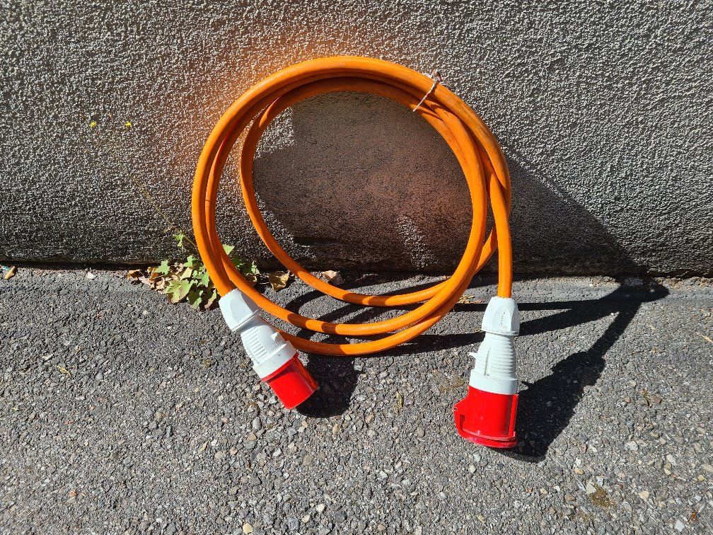 Elektrotechnik: Stromverteiler Set CEE63-5, CEE32-5, CEE16-3 demelectric – Gebraucht aus Arlesheim von Vivien0 5