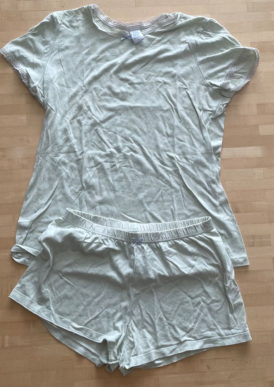 Sanetta Pyjamas & Ähnliches: Mädchen Pyjama kurz hellgrün Grösse 164 Sanetta – Gebraucht aus Winterthur von crave
