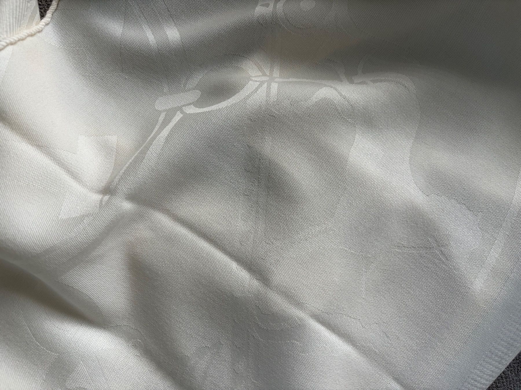 Hermès Foulard & Sciarpe: Étole Hermès NEW – Nuovo e nell'imballaggio originale da Cologny venduto da PINKCLOSET 4