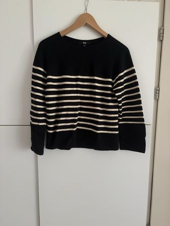 Pull Uniqlo à rayures noir et blanc taille M état neuf