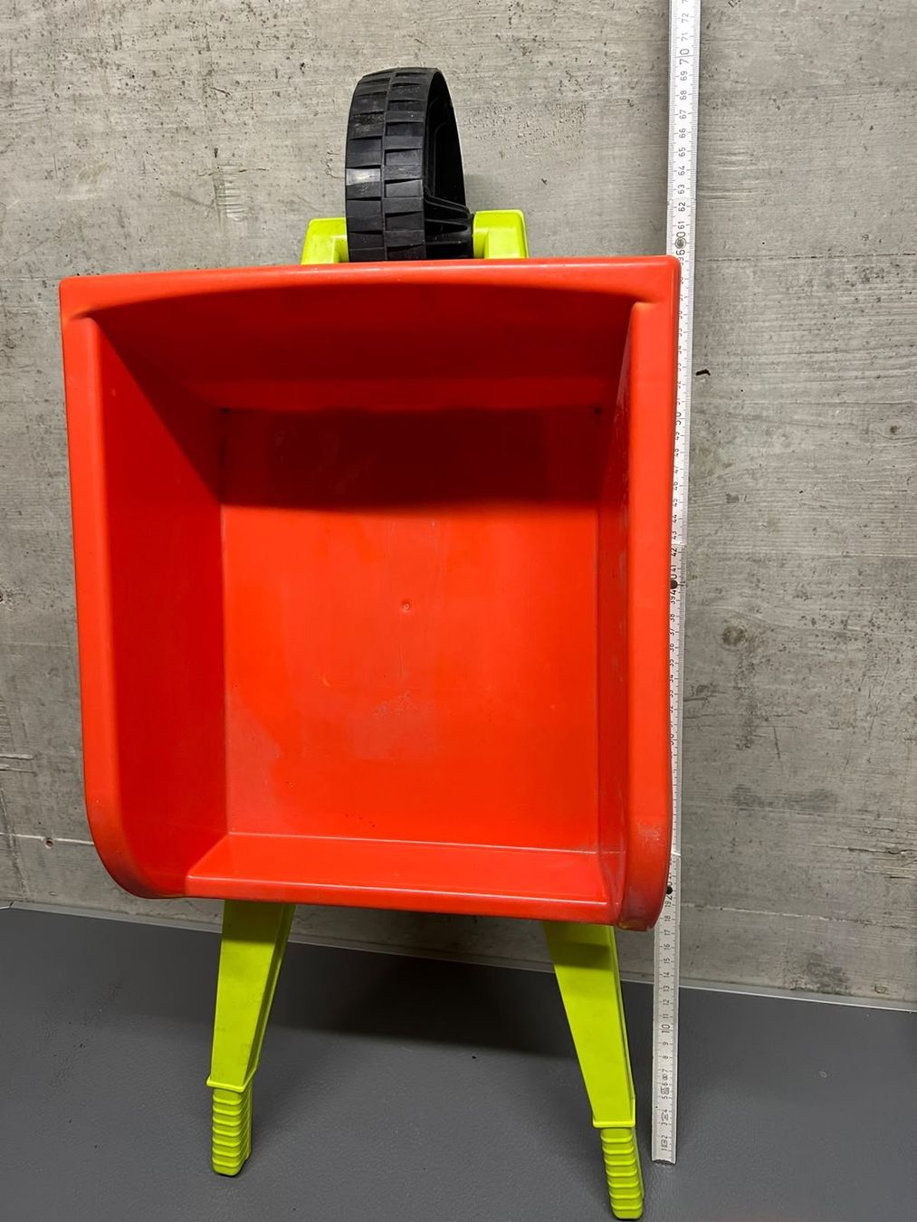 Carriole: Carriola giocattolo di plastica – Usato da Melano venduto da H-Sara 1