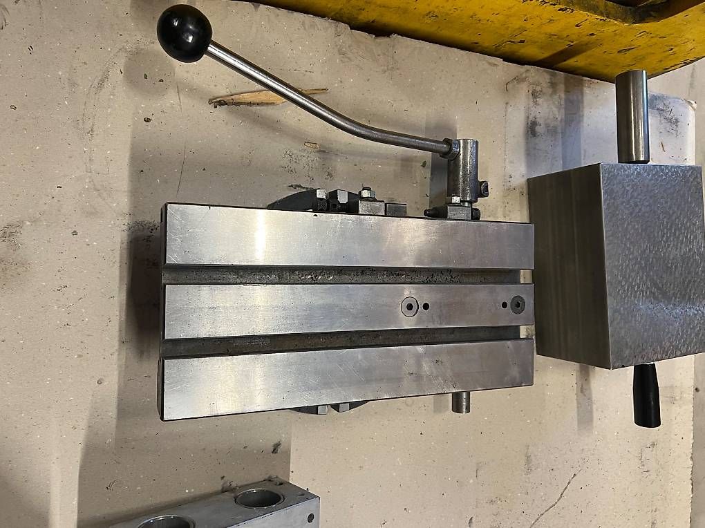 Altro per industria metallurgica: Schlitten Werkzeugmaschine – Usato da Brunnen venduto da san_9qlb 1